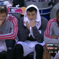 Thunder 124 Rockets 94 jeremy lin比分差距過大林書豪、哈登、帕森斯無奈坐在一起