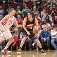 Luis Scola #14 of the Phoenix Suns drives the ball against Donatas Motiejunas #20